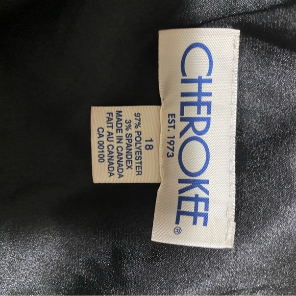 Size 18 Black satin skirt - Picture 3 of 3